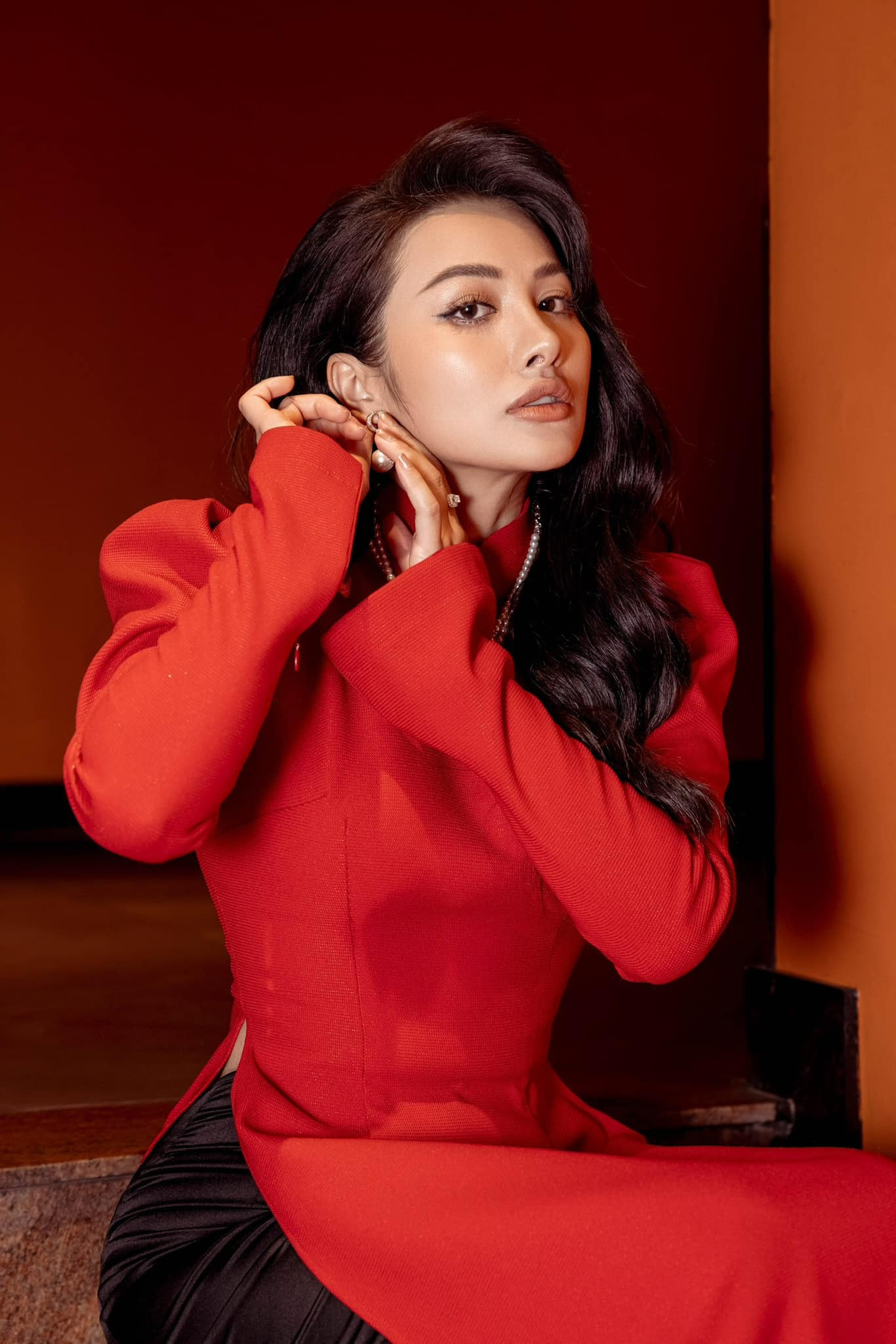 Nữ diễn viên tích cực hoạt động song song giữa lĩnh vực diễn xuất và người mẫu. Nữ diễn viên tích cực hoạt động song song giữa lĩnh vực diễn xuất và người mẫu.