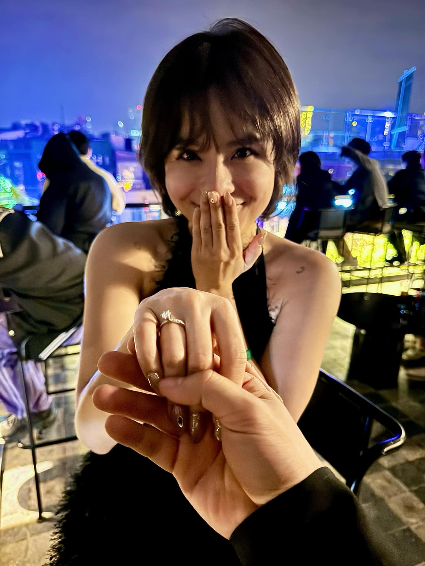 Khoảnh khắc hạnh phúc của Thái Trinh và &quot;nửa kia&quot; trong dịp năm mới.