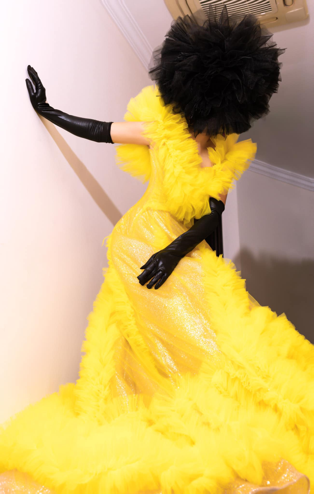 Thời trang của Phạm Thoại luôn là chủ đề gây ra nhiều tranh cãi. Thời trang của Phạm Thoại luôn là chủ đề gây ra nhiều tranh cãi.