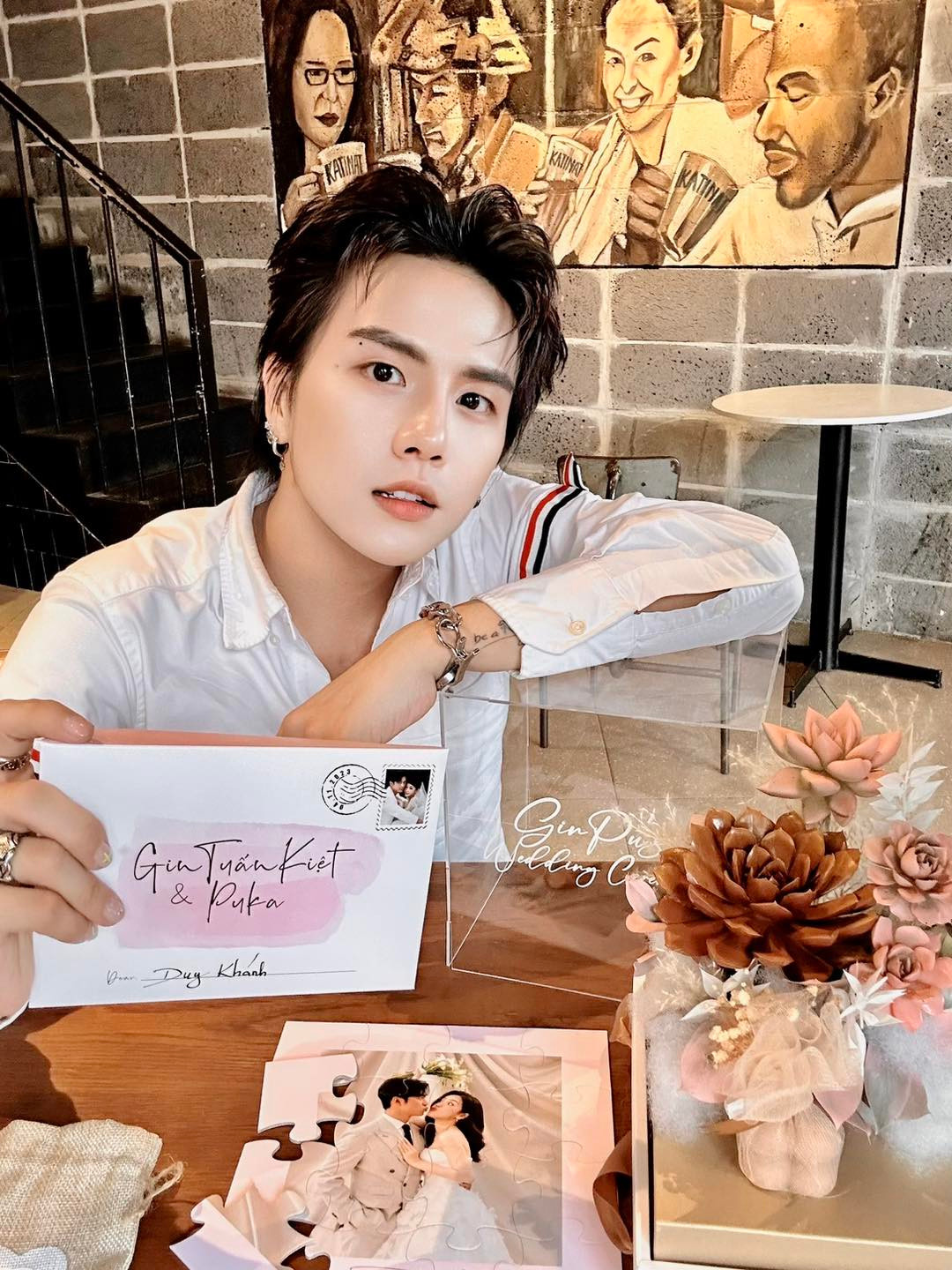 Duy Khánh nhắc nhở cô dâu - chú rể dưỡng sức để "quẩy". Duy Khánh nhắc nhở cô dâu - chú rể dưỡng sức để "quẩy".