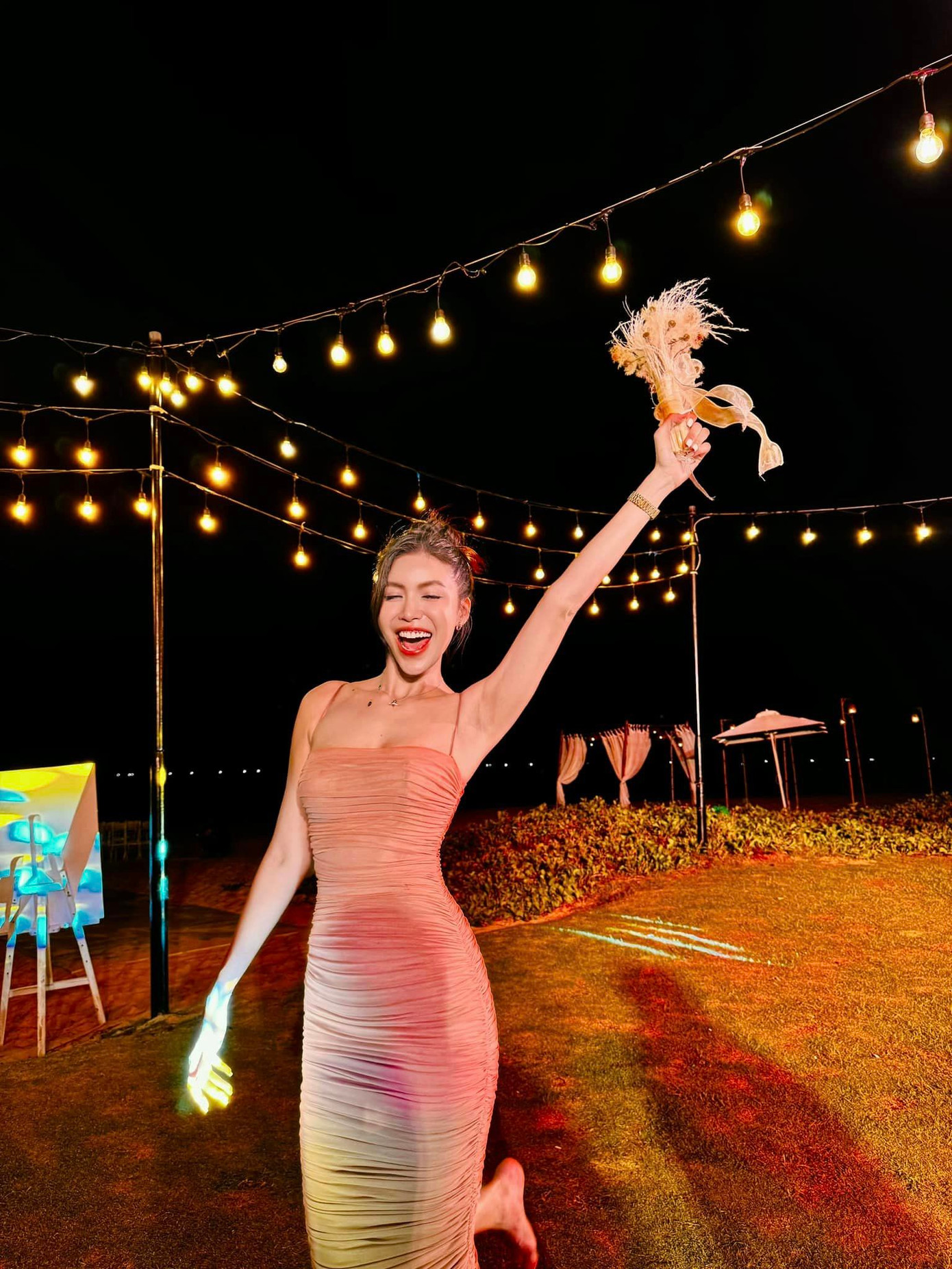 Hòa Minzy thích thú khi hội chị em Sao Nhập Ngũ đều kết hôn. Hòa Minzy thích thú khi hội chị em Sao Nhập Ngũ đều kết hôn.