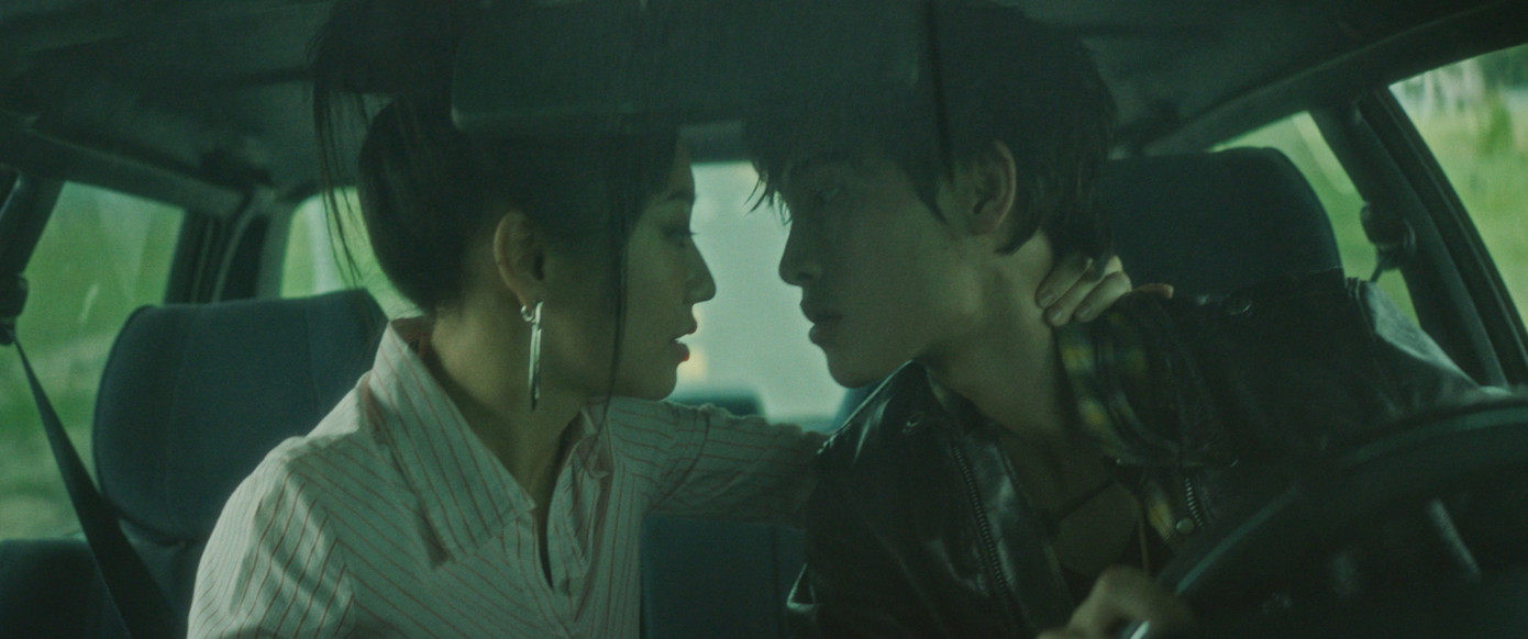 Thông điệp về tình yêu cũng được MV gửi gắm rất rõ ràng.