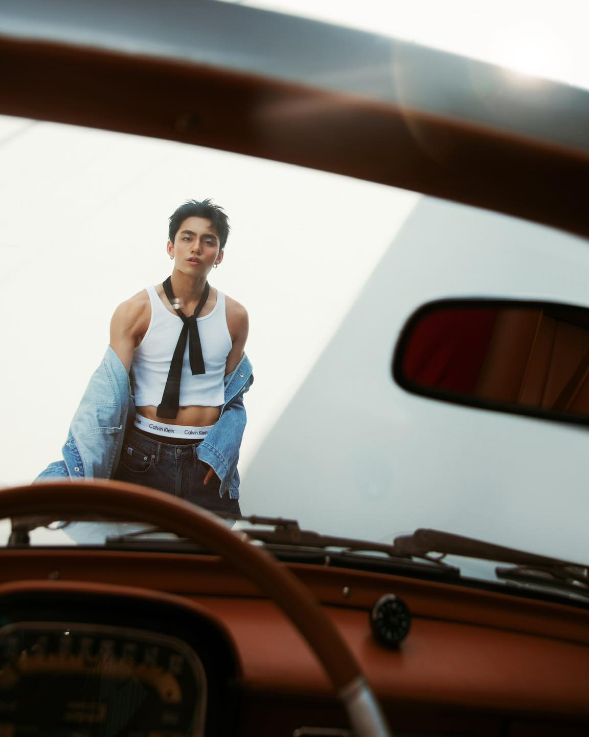 Không ít khán giả lo lắng cho sức khỏe anh chàng khi thấy lịch trình quá dày đặc.