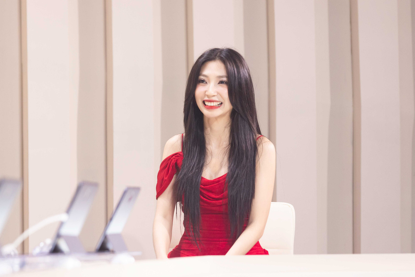 Chị Đẹp Đạp Gió Rẽ Sóng là sân khấu lớn đánh dấu sự trở lại của Khổng Tú Quỳnh. Chị Đẹp Đạp Gió Rẽ Sóng là sân khấu lớn đánh dấu sự trở lại của Khổng Tú Quỳnh.