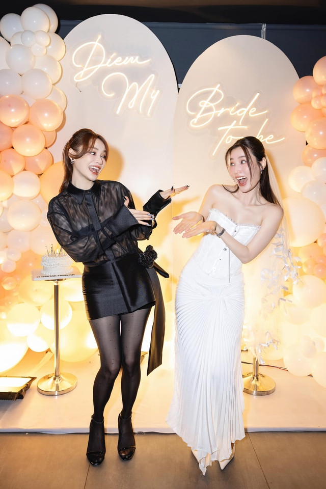 Bà xã Trường Giang ngày càng nhuận sắc dù đã sinh 2 bé. Bà xã Trường Giang ngày càng nhuận sắc dù đã sinh 2 bé.