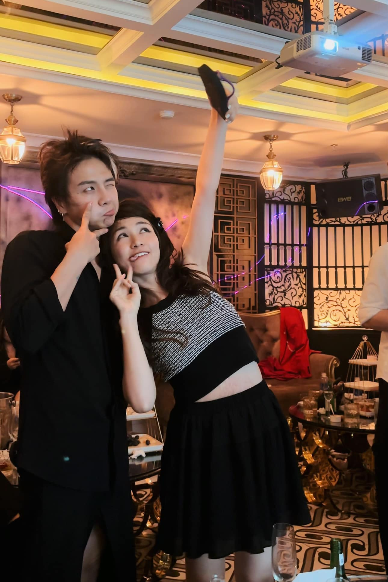 Kho ảnh với loạt khoảnh khắc quậy hết cỡ của Hòa Minzy.