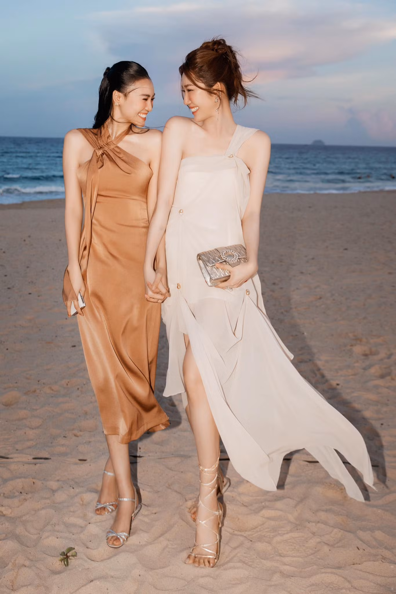 Ninh Dương Lan Ngọc và Thúy Ngân "mười phân vẹn mười".