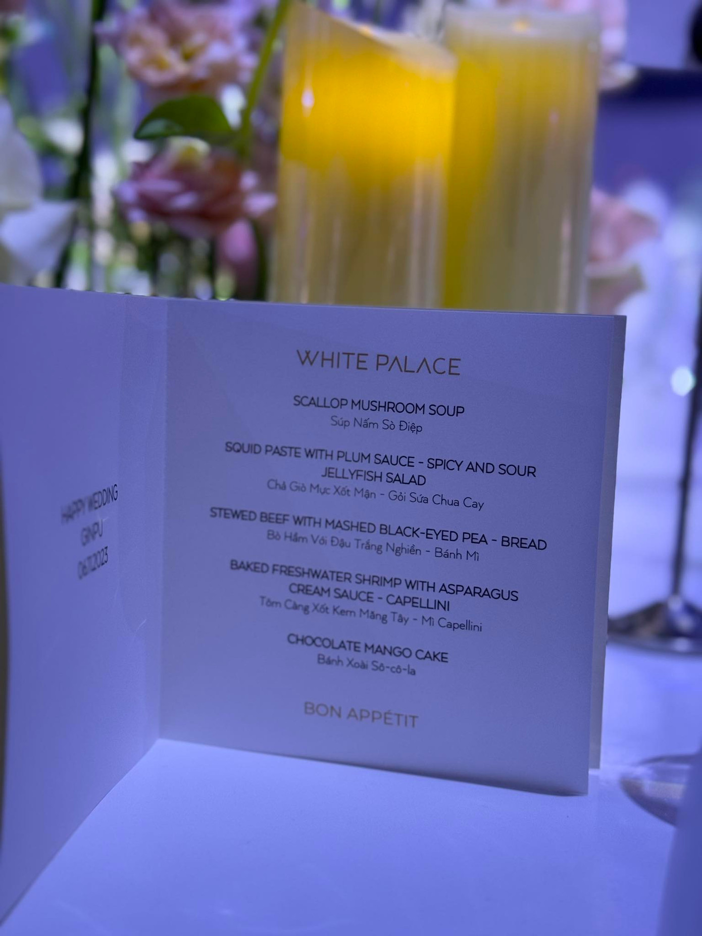 Thực đơn chiêu đãi khách mời với những món ăn đặc biệt.