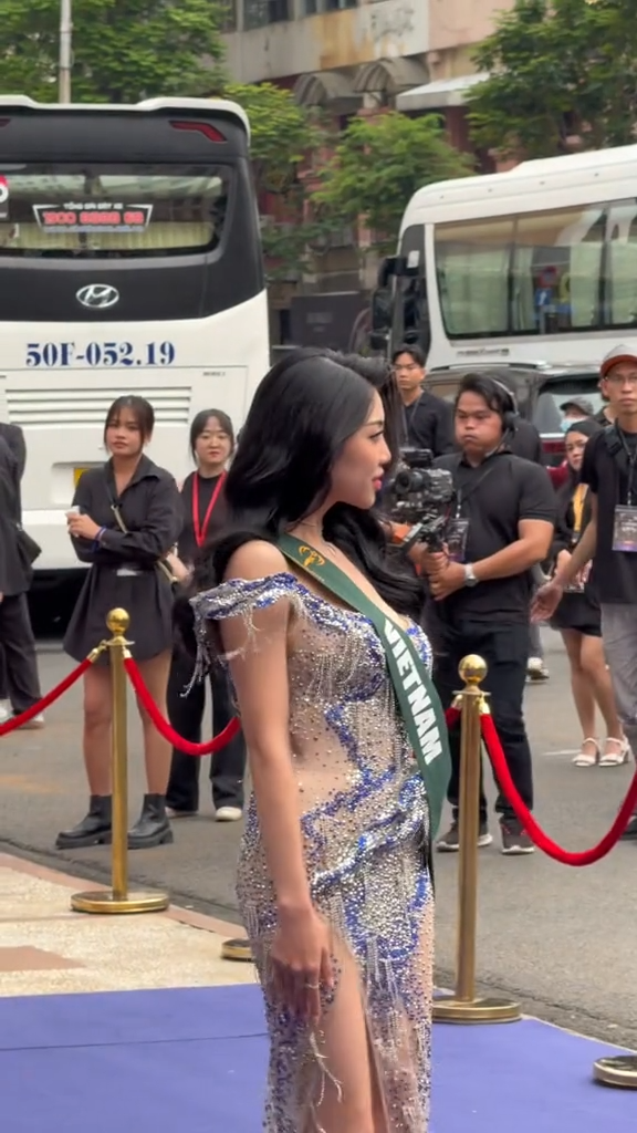 Hoa hậu Lan Anh nhận về nhiều lời khen với nhan sắc ngọt ngào.