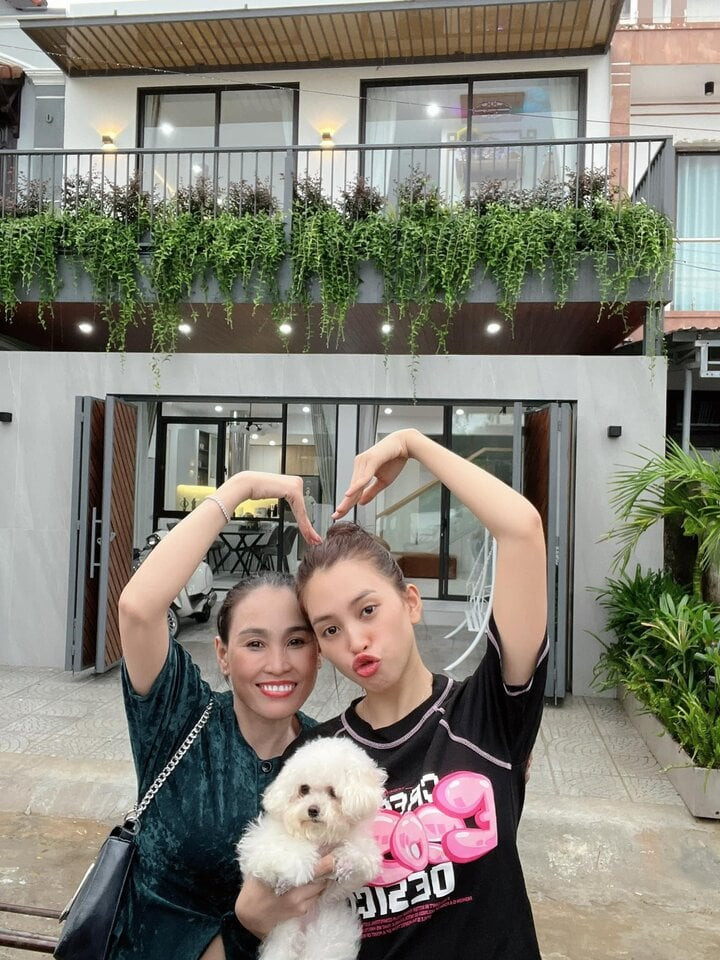 Gia đình nàng hậu lựa chọn kết hợp cùng không gian xanh - xu hướng nhà ở được nhiều người lựa chọn.