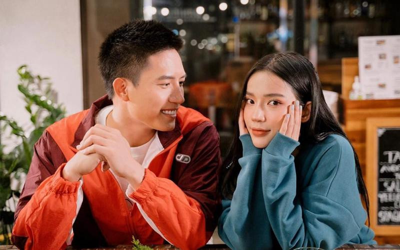 Cặp đôi vướng tin đồn rạn nứt khi ít xuất hiện cùng nhau như trước.