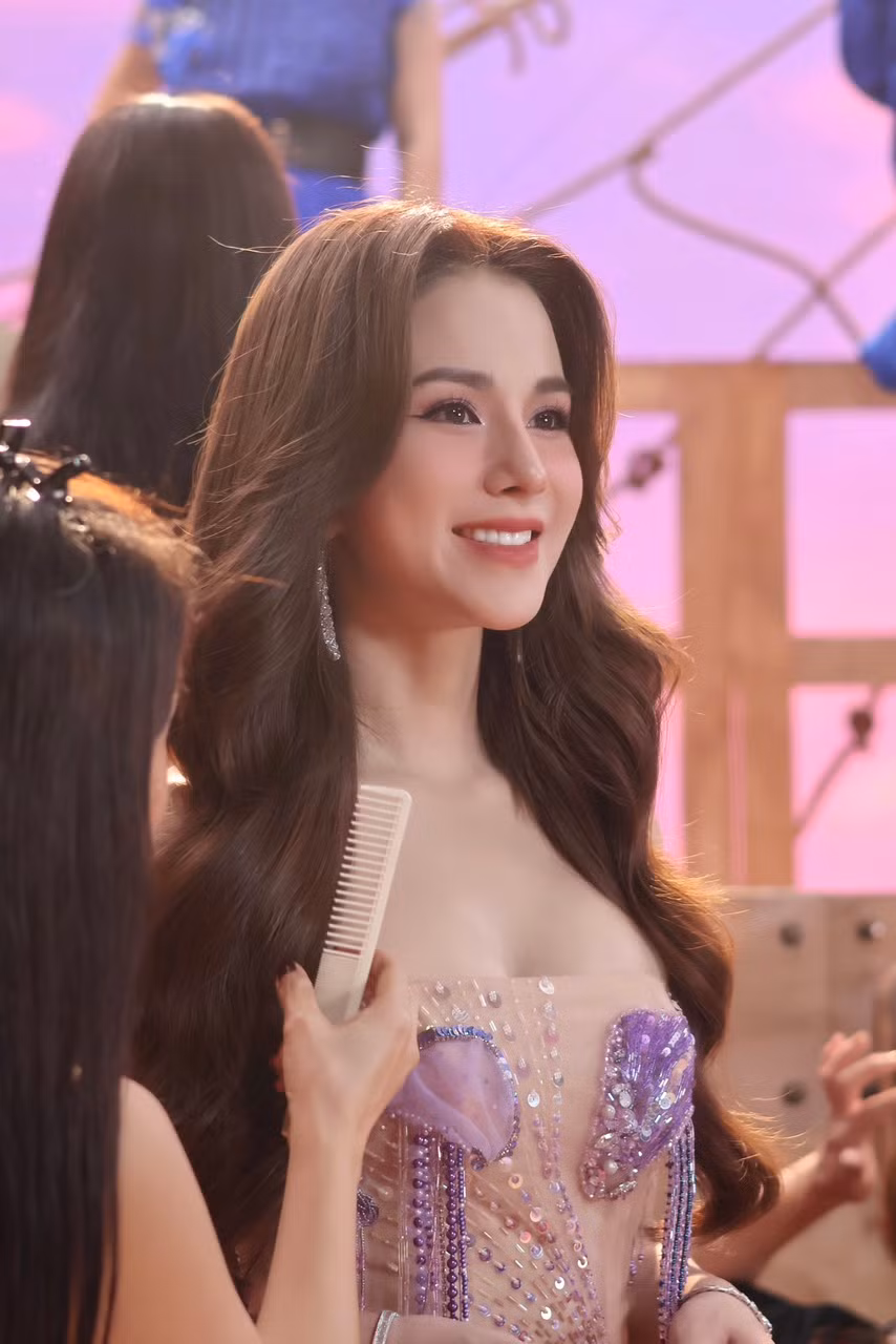 Visual "ăn điểm" của Diệp Lâm Anh bất chấp camera thường.