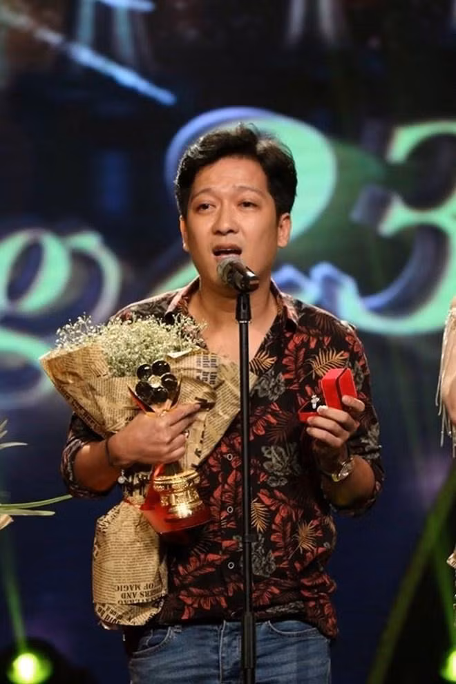 Khoảnh khắc Trường Giang cầu hôn Nhã Phương tại đêm trao giải Mai Vàng. Khoảnh khắc Trường Giang cầu hôn Nhã Phương tại đêm trao giải Mai Vàng.