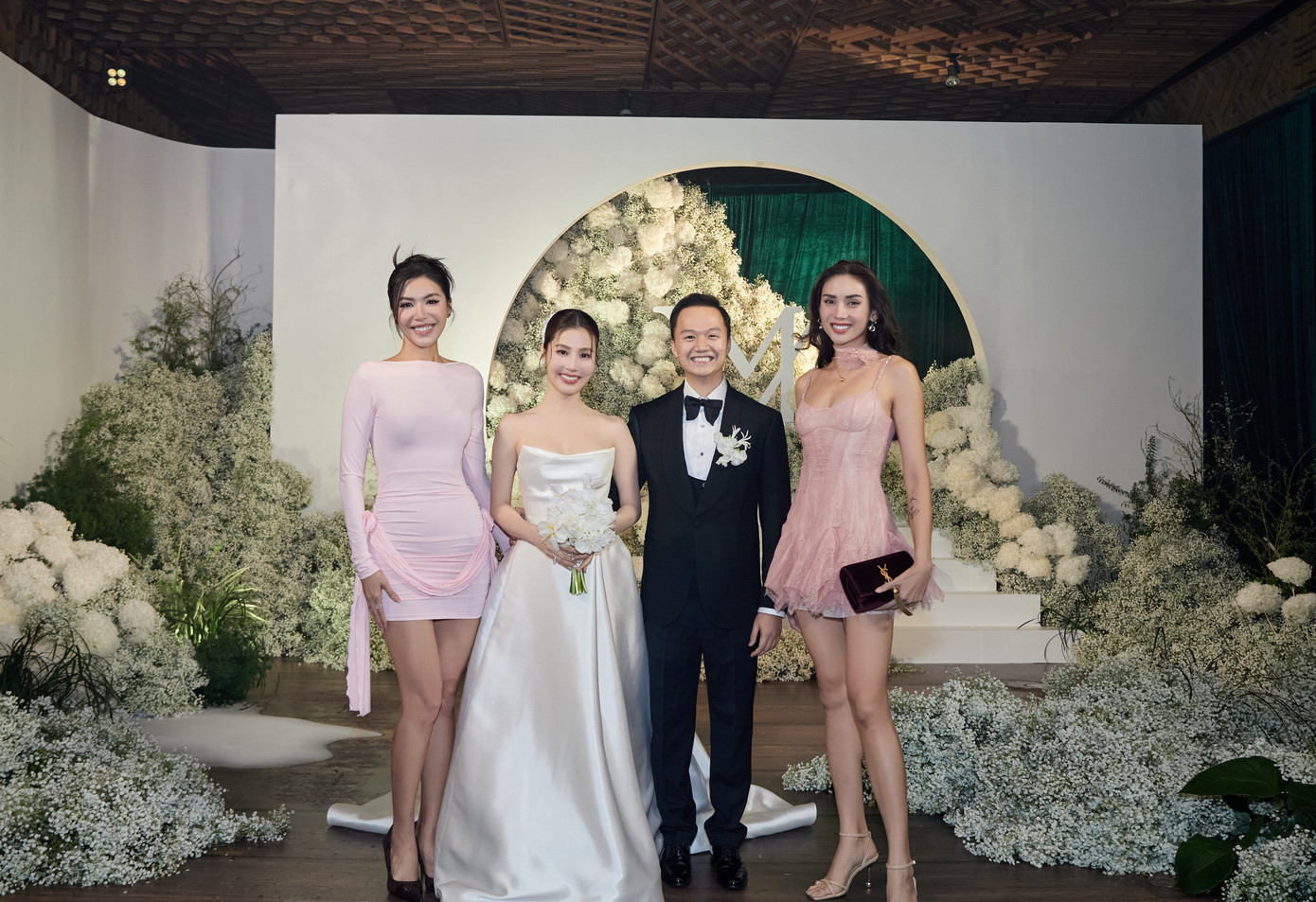 Khoảnh khắc các nữ chiến sĩ của Sao Nhập Ngũ đã "có chủ" cùng hội ngộ.