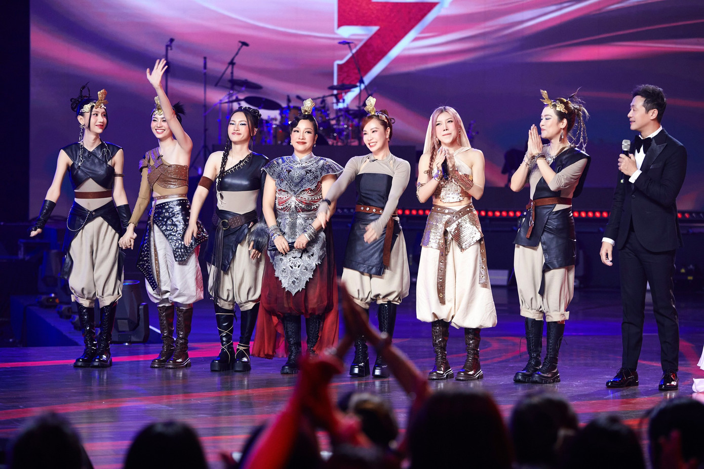 Lan Ngọc nhận về nhiều lời khen ngợi bởi sự cố gắng hết mình trong phần thi chung kết. Lan Ngọc nhận về nhiều lời khen ngợi bởi sự cố gắng hết mình trong phần thi chung kết.