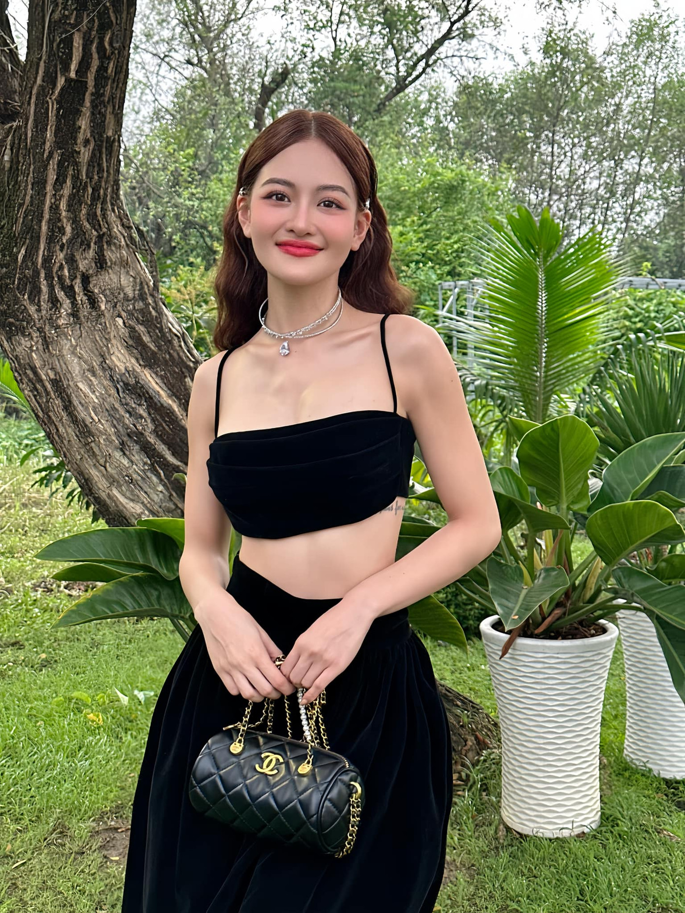 Diễn viên Thùy Anh khoe nhan sắc ngọt ngào trong đám cưới bạn thân. Diễn viên Thùy Anh khoe nhan sắc ngọt ngào trong đám cưới bạn thân.