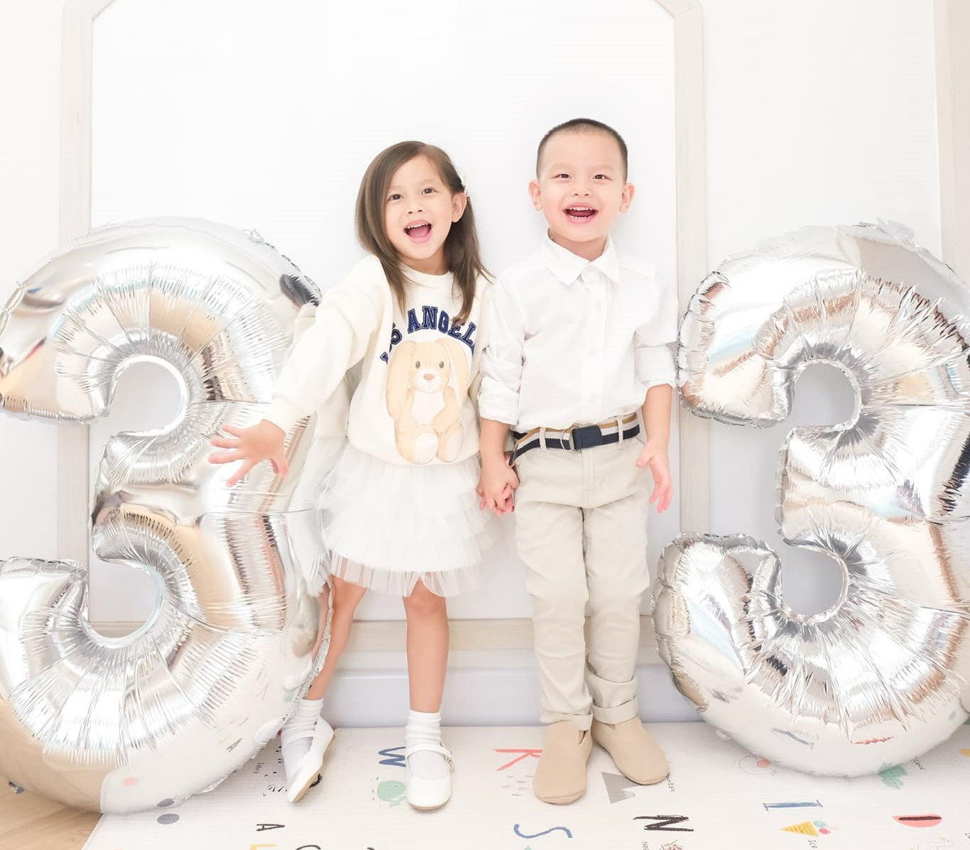 &quot;Quả ngọt&quot; của cặp đôi luôn khiến công chúng thích thú bởi loạt khoảnh khắc dễ thương.