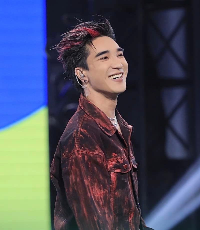 Phần thể hiện cuốn hút của anh tại vòng đối đầu làm khán giả thích thú, dành nhiều lời khen. Phần thể hiện cuốn hút của anh tại vòng đối đầu làm khán giả thích thú, dành nhiều lời khen.