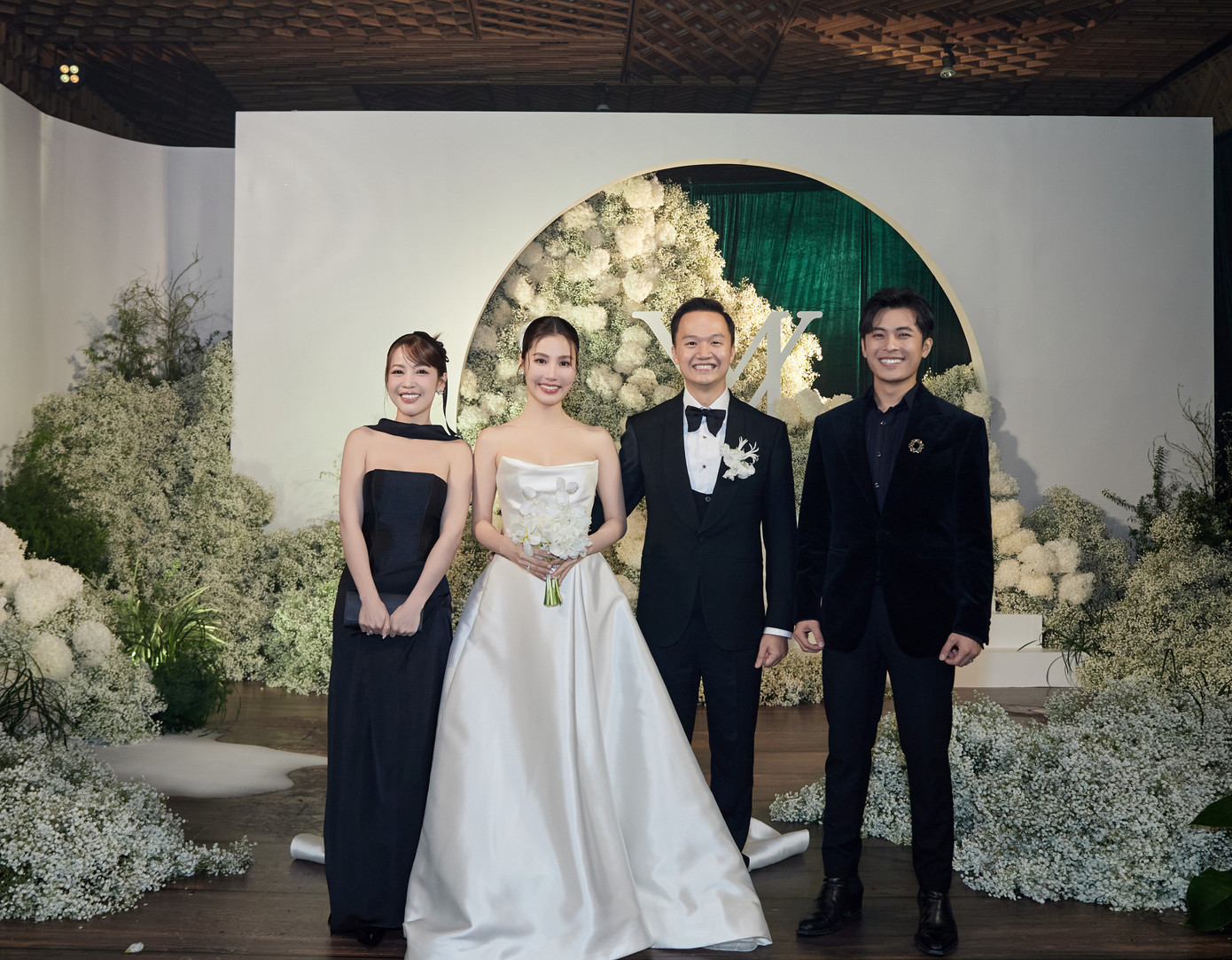 Vợ chồng Gin Tuấn Kiệt - Puka xuất hiện với visual "ăn trọn điểm".