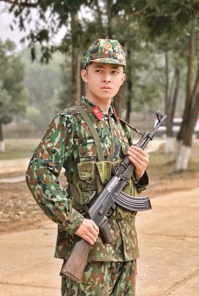 Nam ca sĩ khiến nhiều người bất ngờ bởi sự điềm đạm trong chương trình.