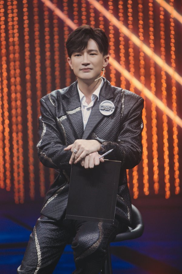 Anh lựa chọn loại đi thí sinh mình từng giải cứu ở tập 1 vì cảm tính. Anh lựa chọn loại đi thí sinh mình từng giải cứu ở tập 1 vì cảm tính.