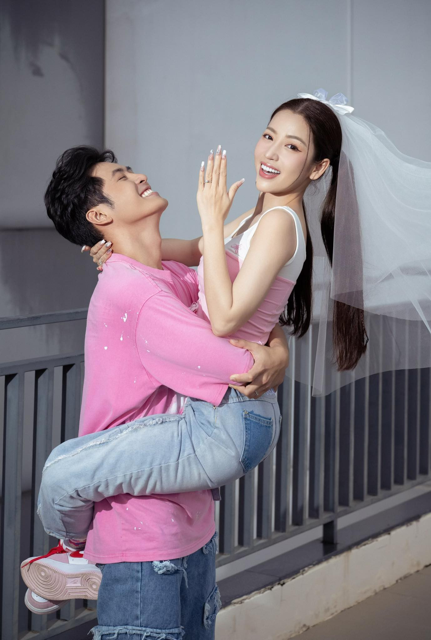 Khoảnh khắc ngọt ngào của Gin Tuấn Kiệt và Puka khiến fan phấn khích. Khoảnh khắc ngọt ngào của Gin Tuấn Kiệt và Puka khiến fan phấn khích.