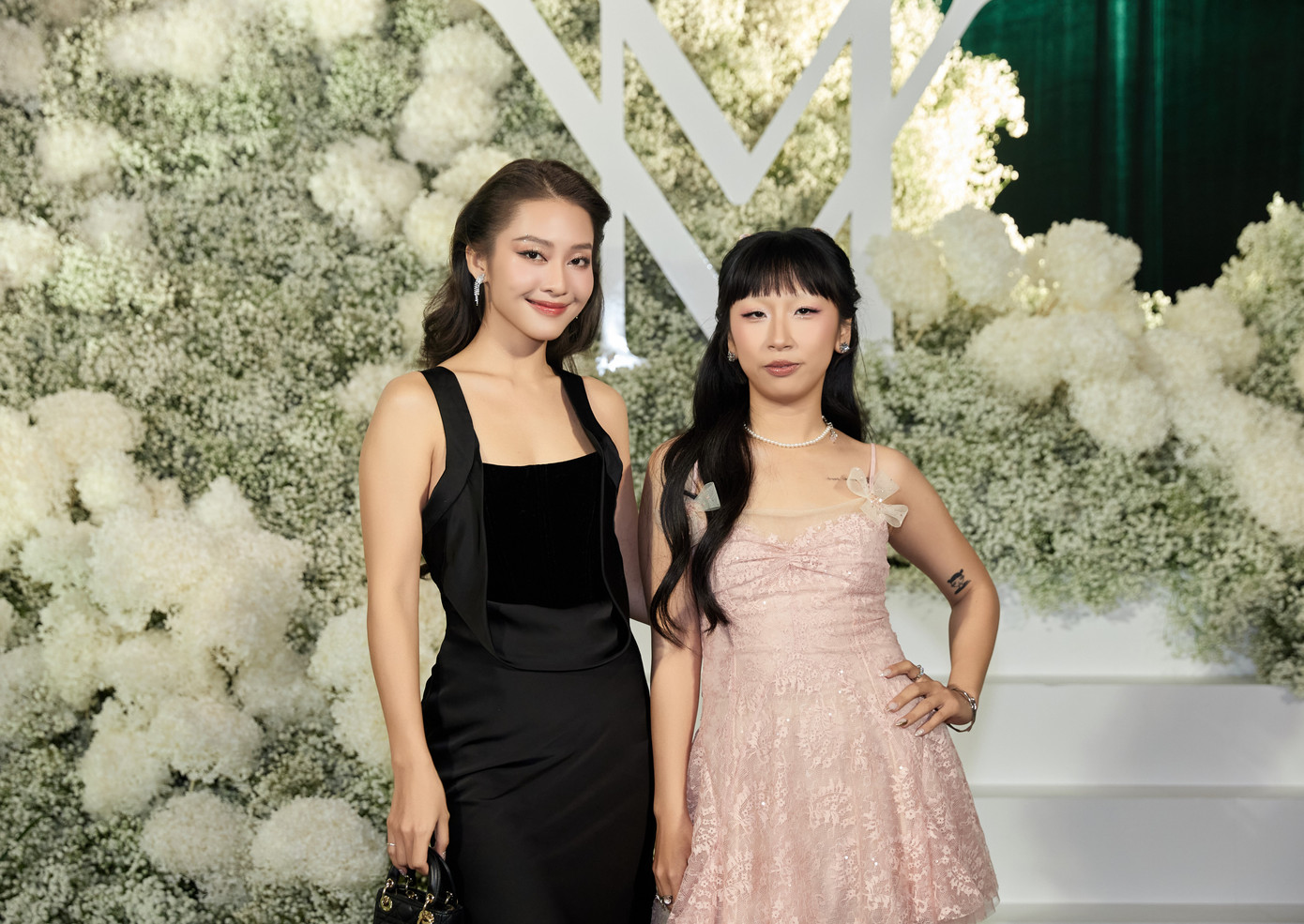 Trang Hý xuất hiện dịu dàng với mẫu váy hồng đơn giản hậu tranh cãi "làm lố".