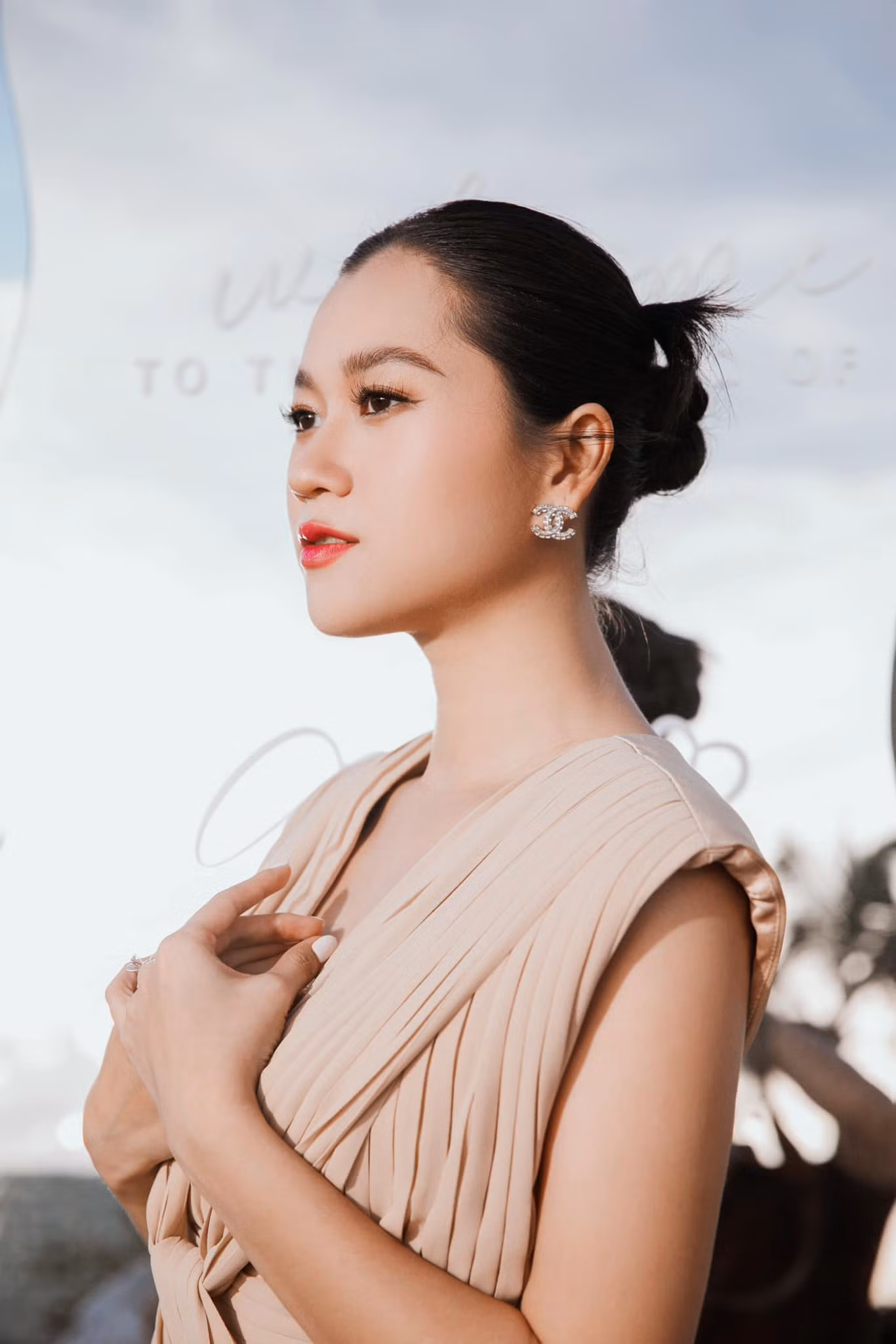 Lâm Vỹ Dạ hóa "nàng thơ" tại đám cưới Gin Tuấn Kiệt - Puka.