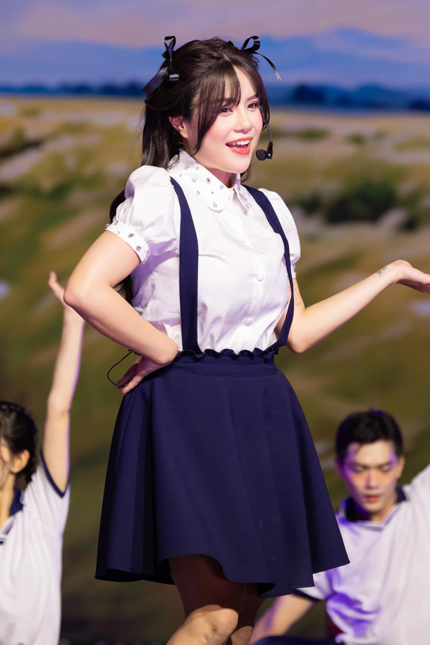 Cô nàng để lại dấu ấn riêng bởi sự đa tài và không ngại lăn xả.