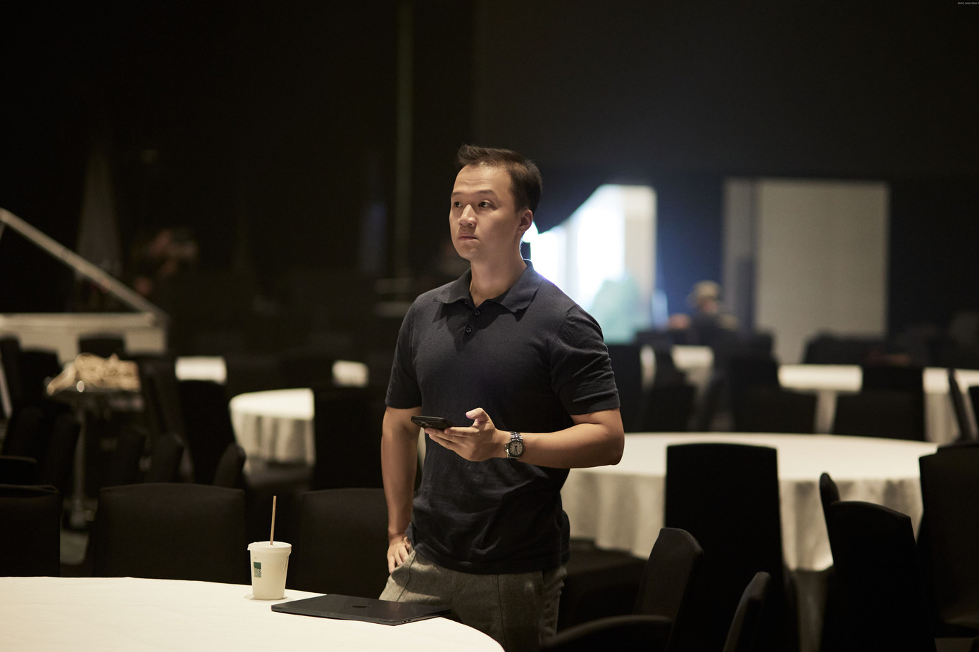 Vinh Nguyễn luôn kề cận bà xã trong ngày đặc biệt. Vinh Nguyễn luôn kề cận bà xã trong ngày đặc biệt.