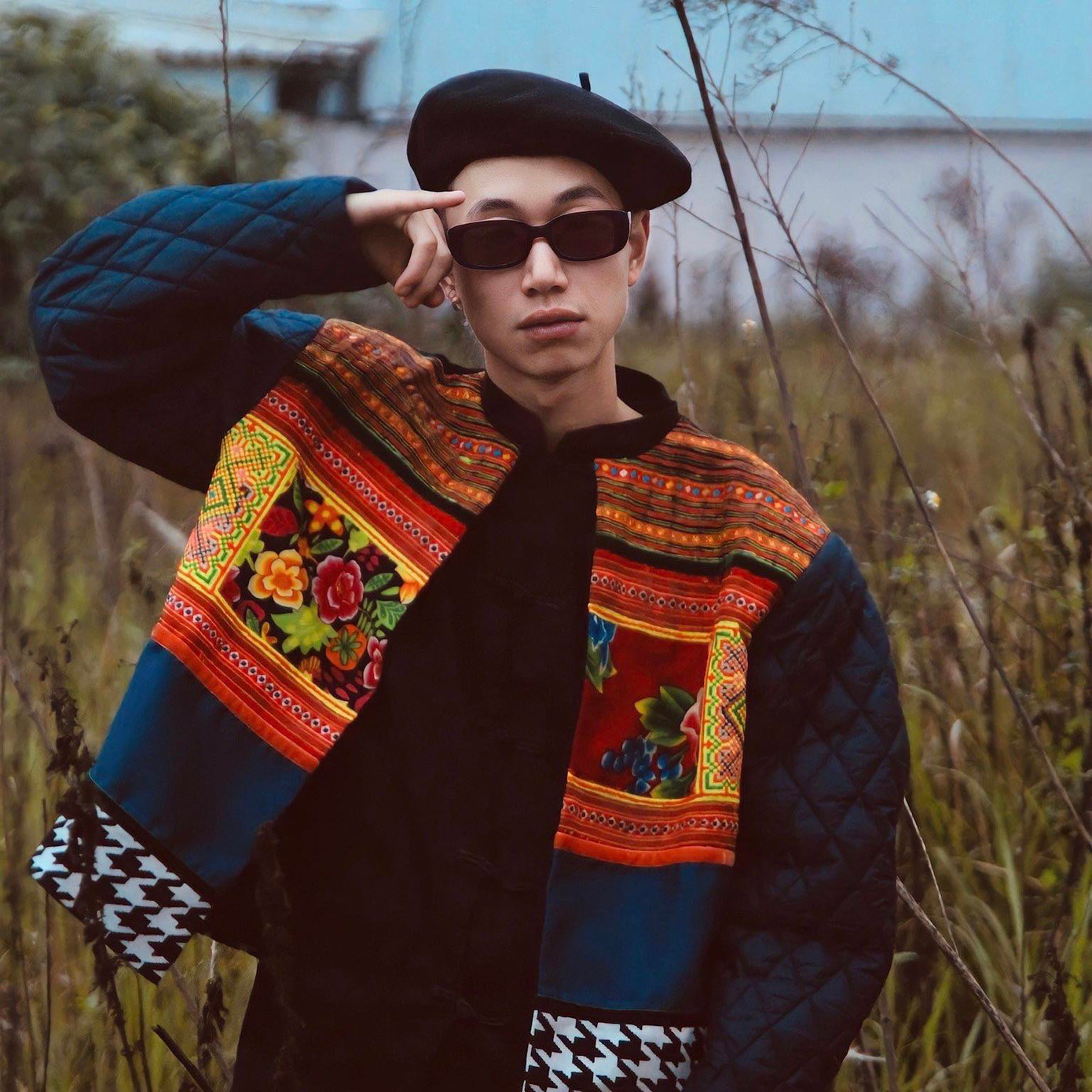 Double2T khiến cộng đồng mạng chao đảo với ca khúc À Lôi. Double2T khiến cộng đồng mạng chao đảo với ca khúc À Lôi.