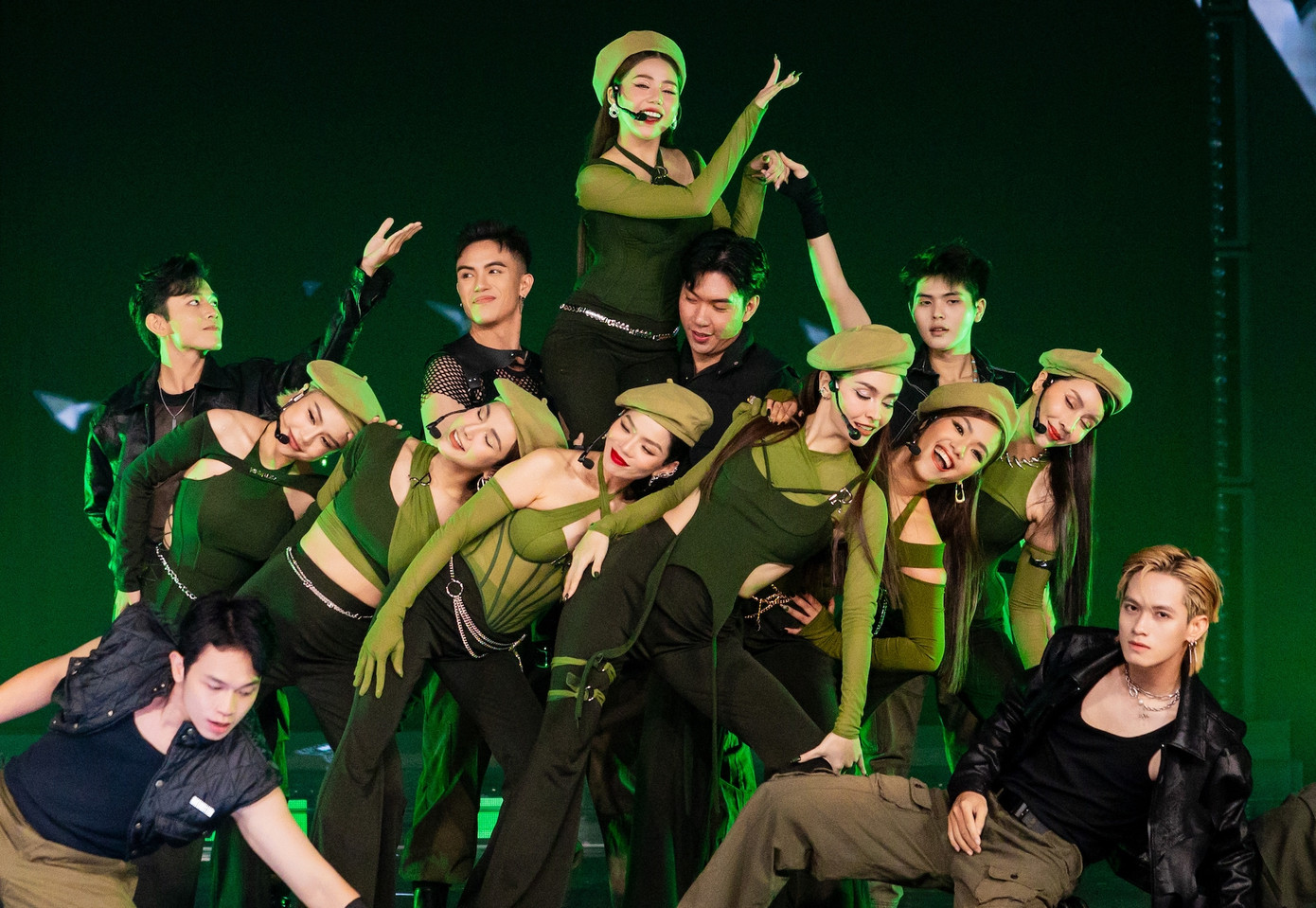 Lệ Quyên cũng gặp phải sự cố đáng tiếc về sức khỏe. Lệ Quyên cũng gặp phải sự cố đáng tiếc về sức khỏe.