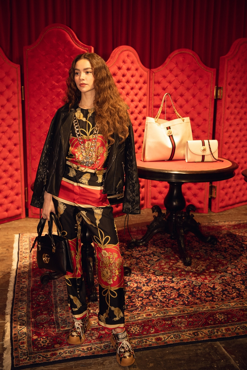 Suốt nhiều năm qua, chân dài này luôn tin tưởng lựa chọn Gucci trong nhiều sự kiện.