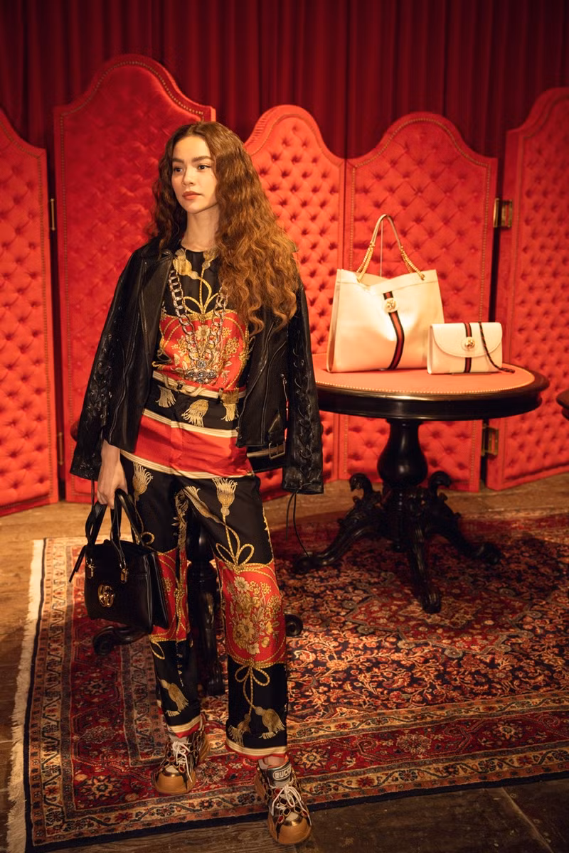 Suốt nhiều năm qua, chân dài này luôn tin tưởng lựa chọn Gucci trong nhiều sự kiện.