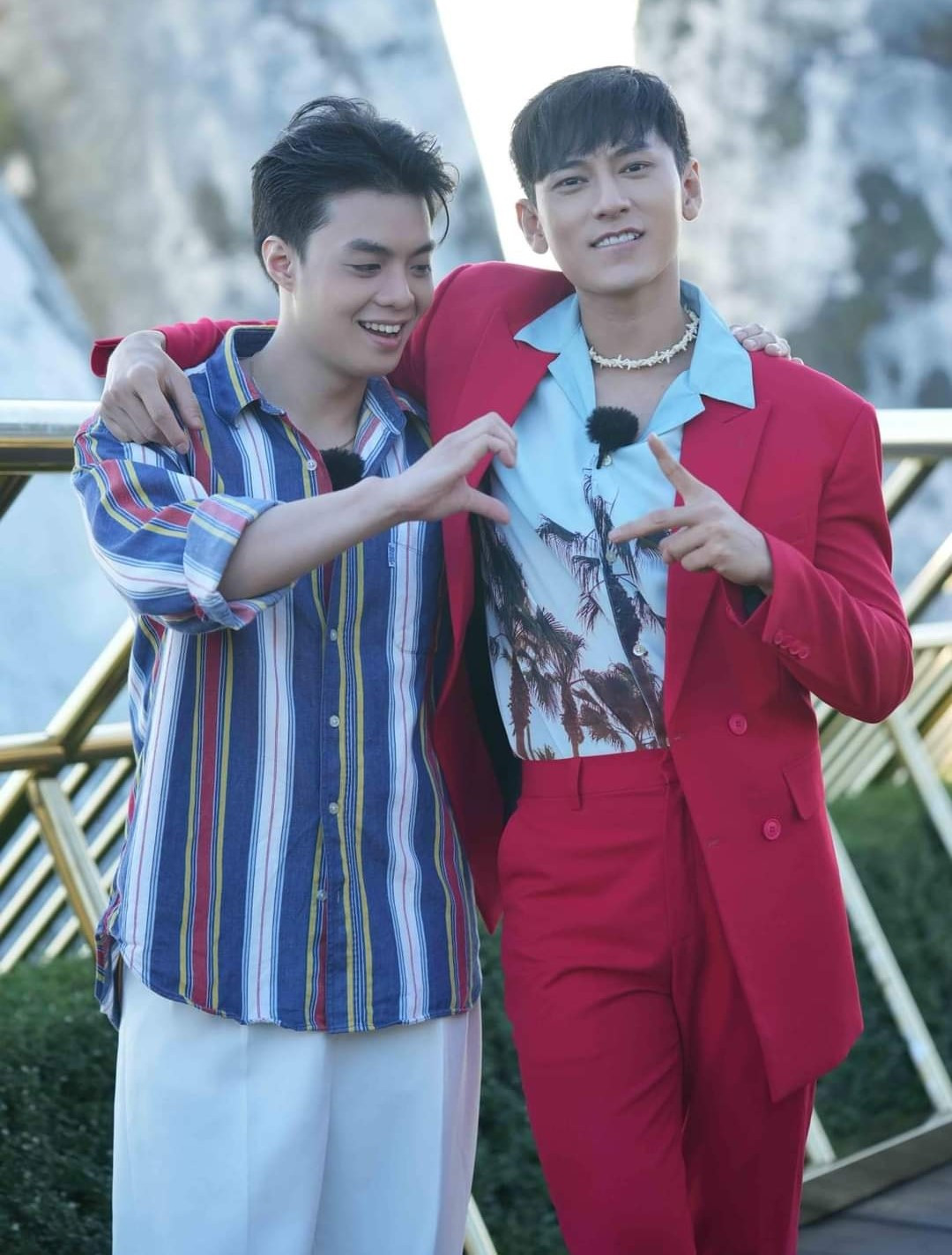 "Thuyền" không cần đẩy cũng tự trôi của Negav và Isaac. "Thuyền" không cần đẩy cũng tự trôi của Negav và Isaac.