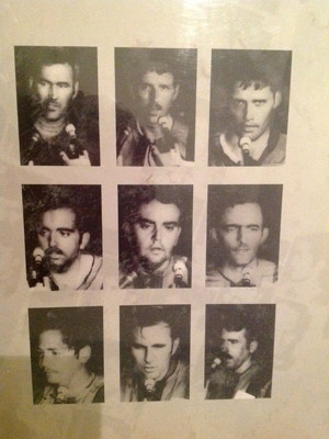 J.R Trimble, ở giữa, hàng thứ 2, ảnh lưu giữ tại Hỏa Lò