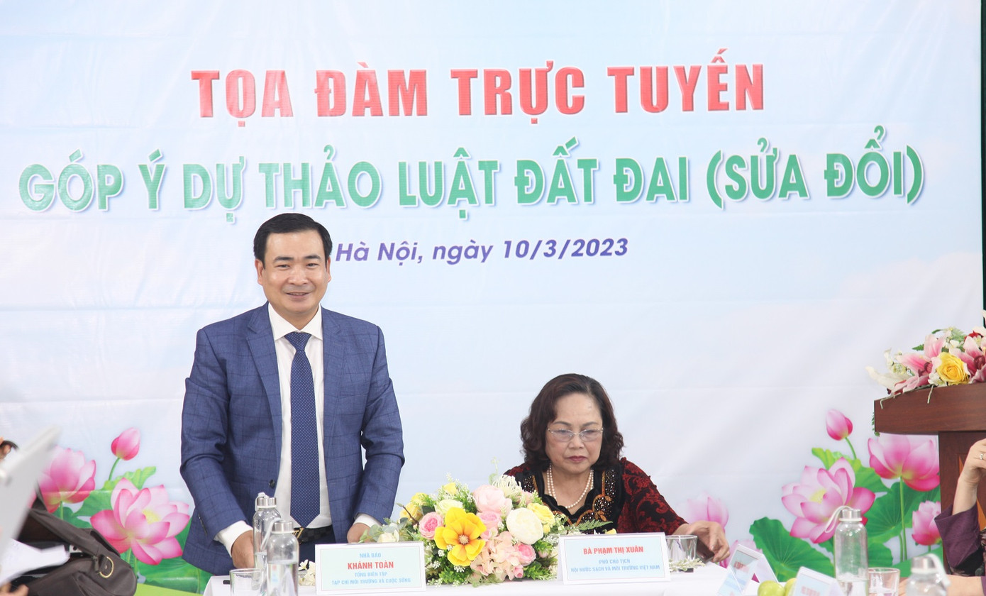 Nhà báo Khánh Toàn – Phó chủ tịch Hội Nước sạch và Môi trường Việt Nam, Tổng biên tập Tạp chí Môi trường và Cuộc sống phát biểu tại buổi Tọa đàm Nhà báo Khánh Toàn – Phó chủ tịch Hội Nước sạch và Môi trường Việt Nam, Tổng biên tập Tạp chí Môi trường và Cuộc sống phát biểu tại buổi Tọa đàm
