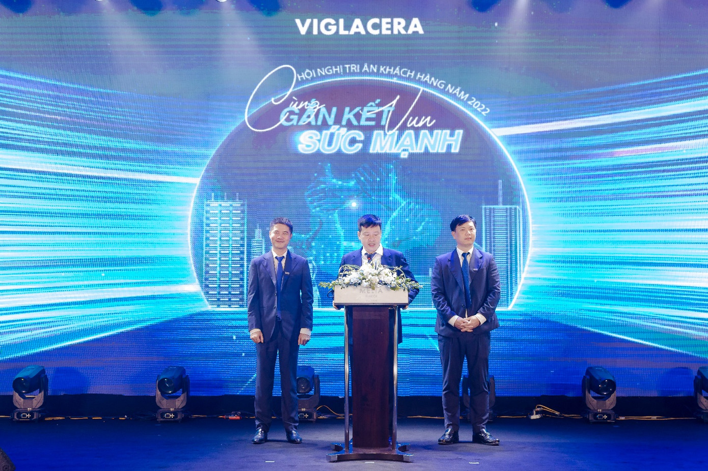 Ban lãnh đạo CTCP kinh doanh Gạch ốp lát Viglacera phát biểu tại hội nghị Ban lãnh đạo CTCP kinh doanh Gạch ốp lát Viglacera phát biểu tại hội nghị