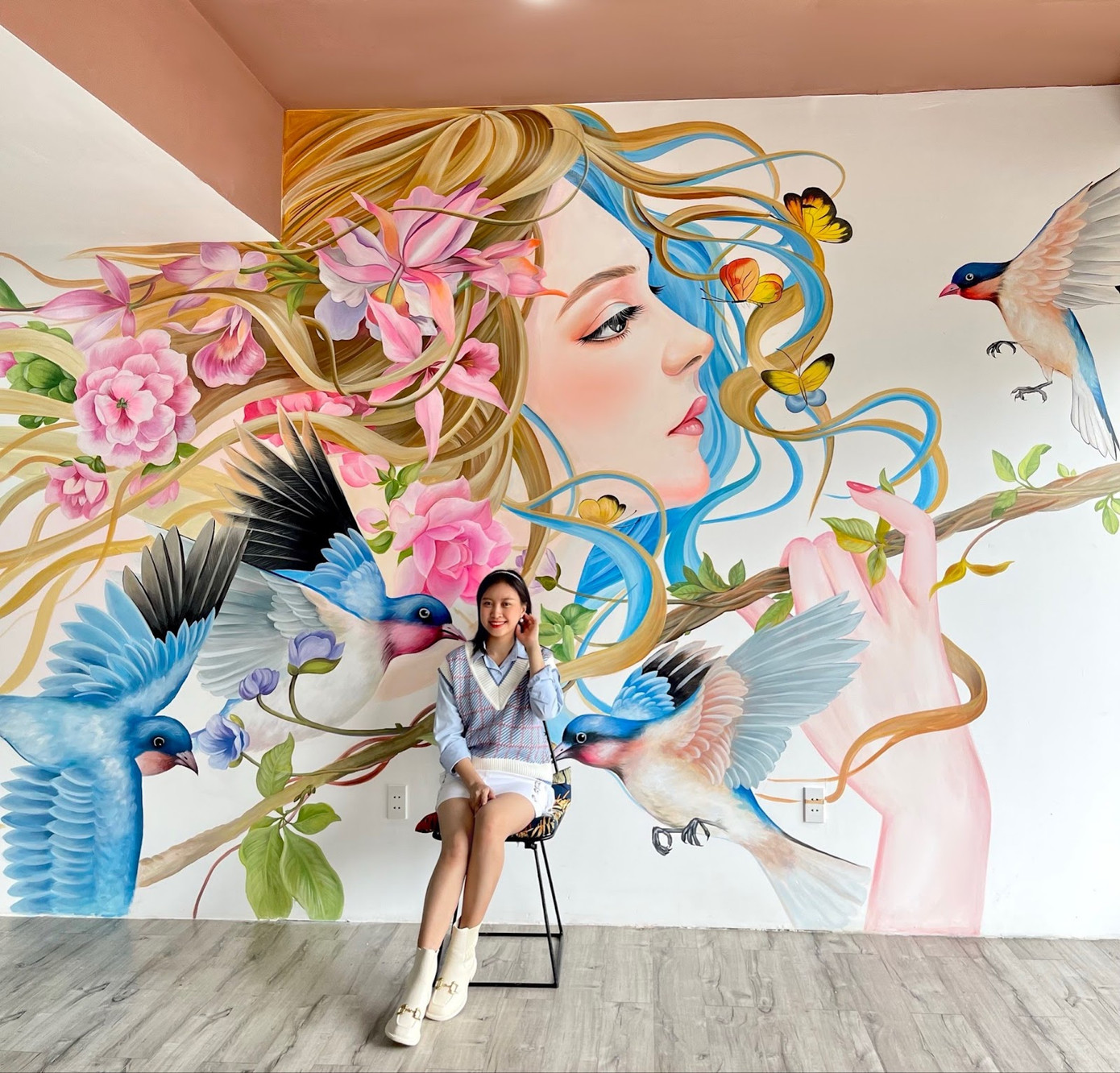 Tác phẩm tranh tường của Hoạ sĩ Thuý Tino thực hiện Tác phẩm tranh tường của Hoạ sĩ Thuý Tino thực hiện