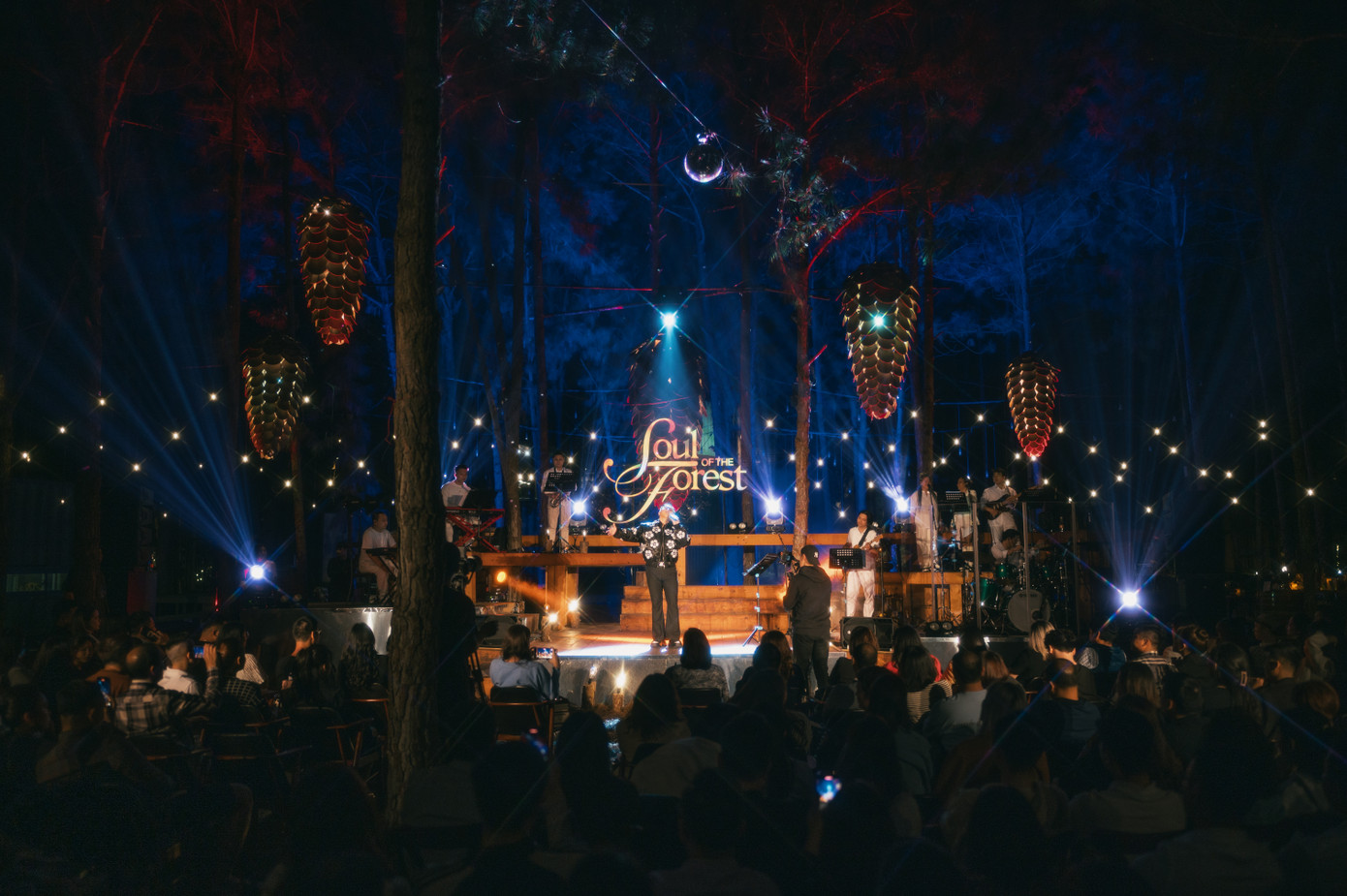 Sân khấu Soul of the Forest sáng đèn chào đón hàng trăm khán giả Sân khấu Soul of the Forest sáng đèn chào đón hàng trăm khán giả