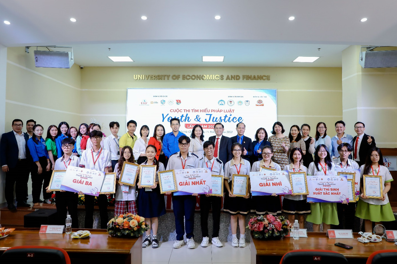 Cuộc thi giúp các bạn tìm hiểu kiến thức nền tảng về ngành nghề liên quan Cuộc thi giúp các bạn tìm hiểu kiến thức nền tảng về ngành nghề liên quan