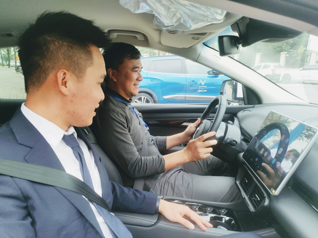 Cảm giác lái hứng khởi là điểm gây ấn tượng với nhiều khách hàng lái thử VF 8.