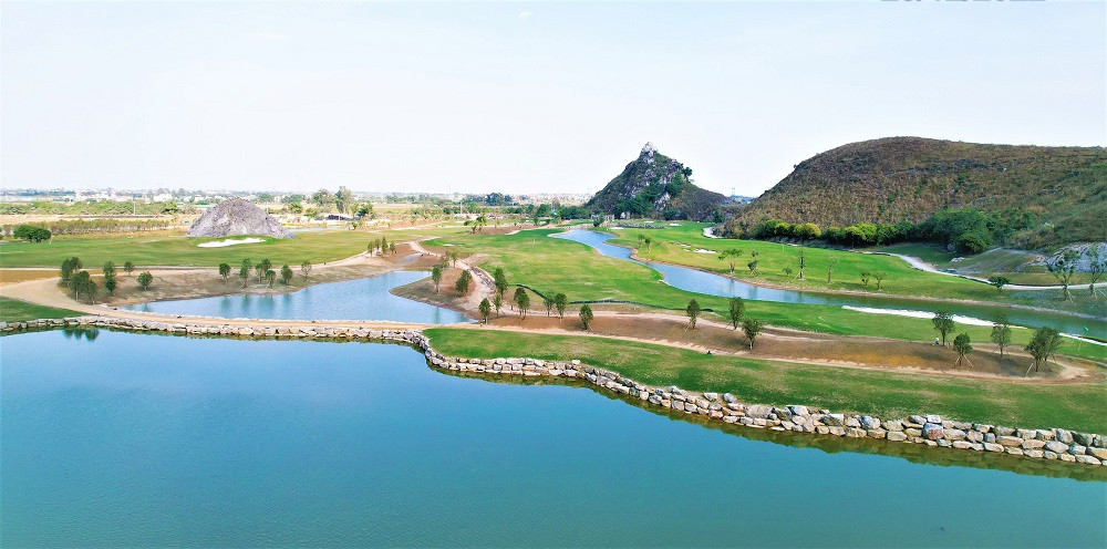 Một góc BRG Rose Canyon Golf Resort đang trong quá trình hoàn thiện Một góc BRG Rose Canyon Golf Resort đang trong quá trình hoàn thiện