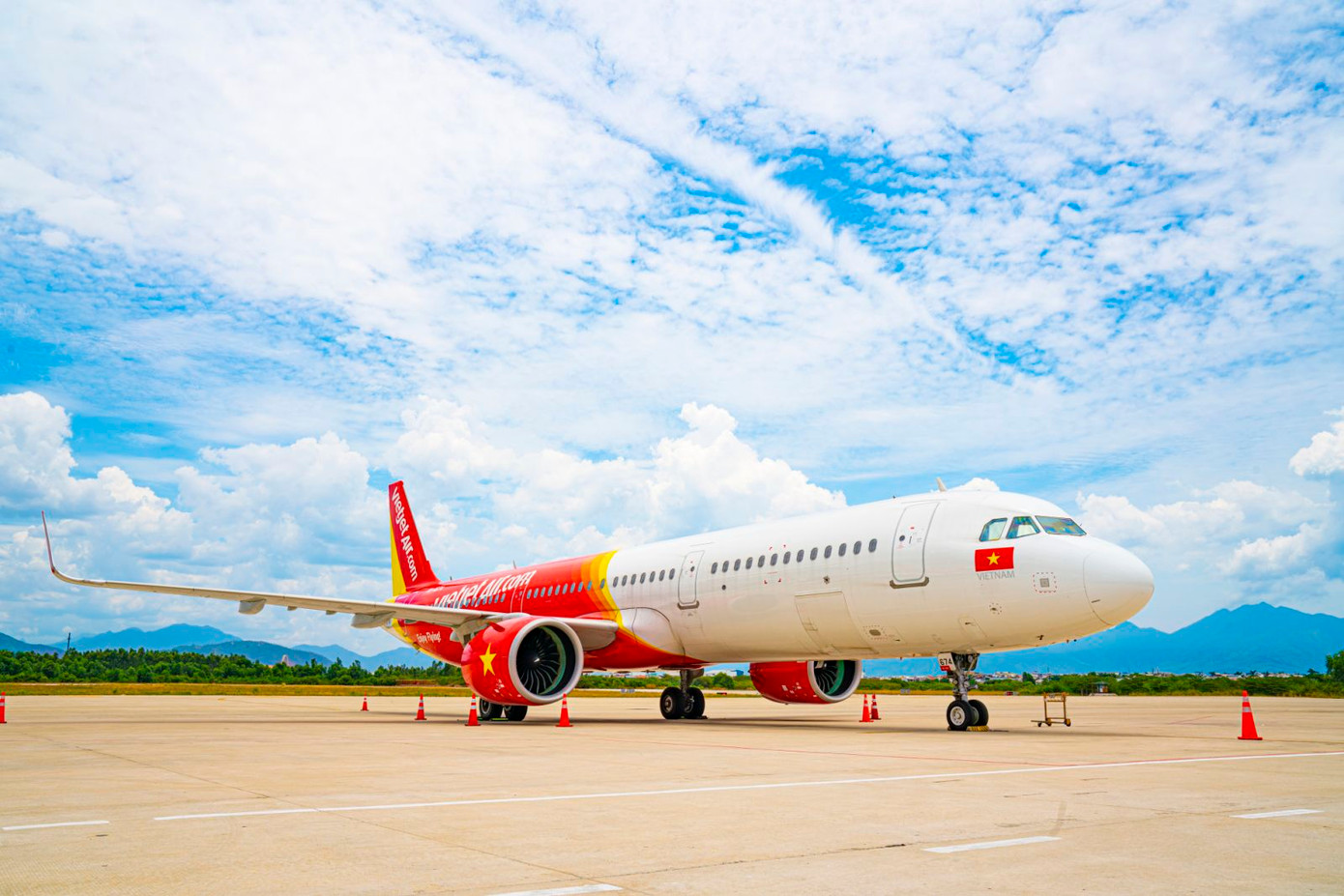 Vietjet mở đường bay đầu tiên Cần Thơ-Vân Đồn để kết nối hai vùng kinh tế trọng điểm. Ảnh: Vietjet Vietjet mở đường bay đầu tiên Cần Thơ-Vân Đồn để kết nối hai vùng kinh tế trọng điểm. Ảnh: Vietjet