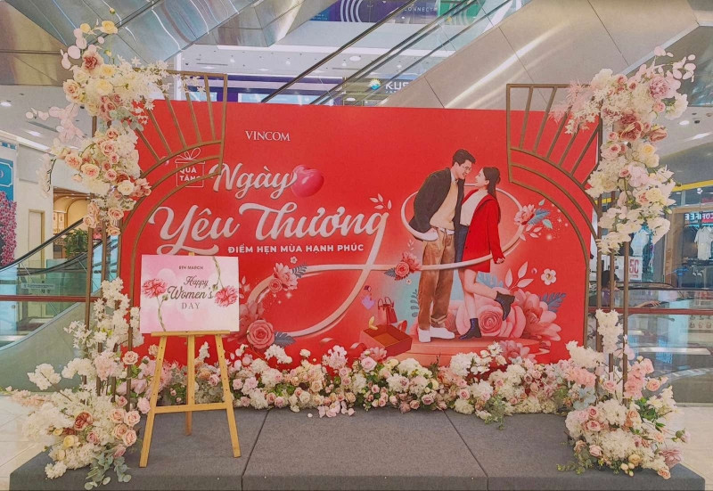 Mỗi TTTM một vẻ, được trang hoàng với nhiều góc sống ảo xinh xắn hứa hẹn cho “ngày yêu thương” 8/3 tràn đầy bất ngờ