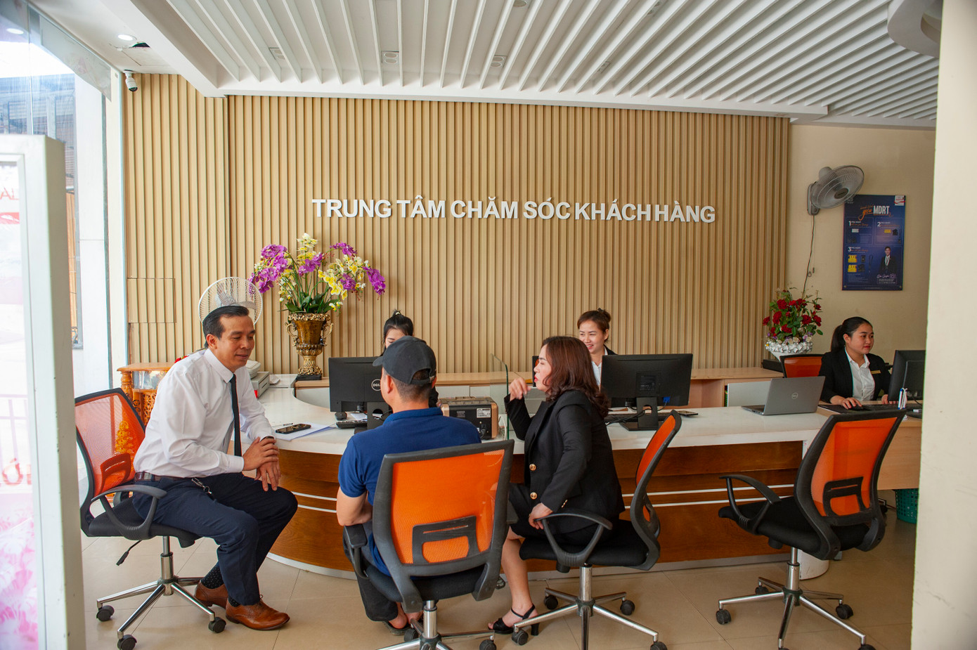 VP. Tổng Đại lý Ba Đồn Prudential Quảng Bình thăm hỏi và hỗ trợ gia đình chị Tâm hoàn tất thủ tục nhận quyền lợi