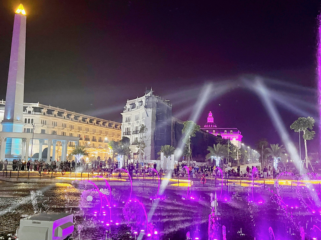 Vũ điệu nhạc nước tại không gian nghệ thuật Danko Square