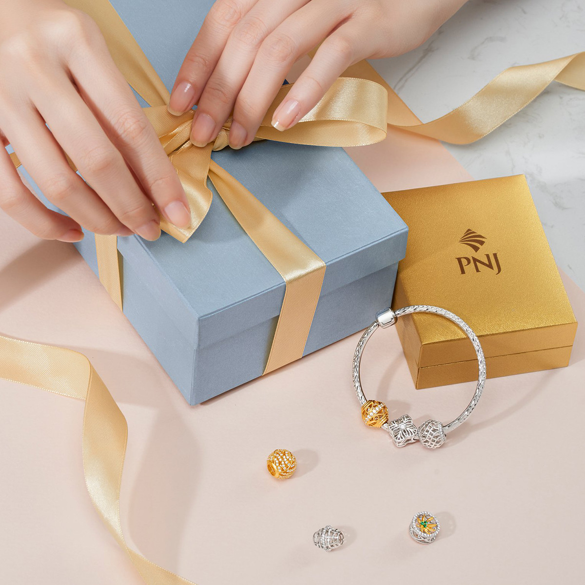 Nhiều người chọn trang sức PNJ làm quà tặng dịp 8/3