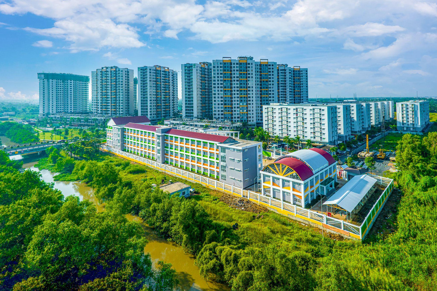 Trường tiểu học Nguyễn Bỉnh Khiêm, một tiện ích quan trọng nằm trong khuôn viên dự án cũng đã khai giảng học kỳ đầu tiên vào tháng 09/2022.