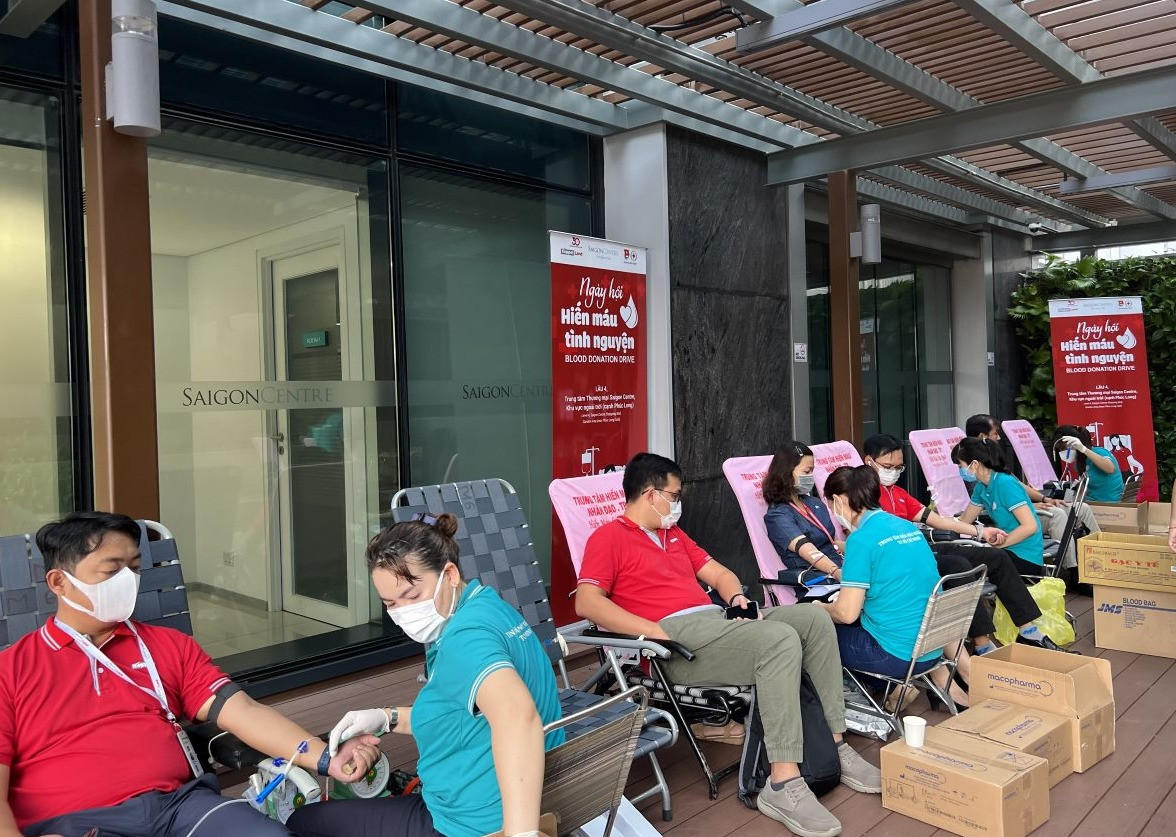 Nhân viên Keppel Land và khách thuê văn phòng tại Saigon Centre tại Ngày hội hiến máu tình nguyện năm 2022.